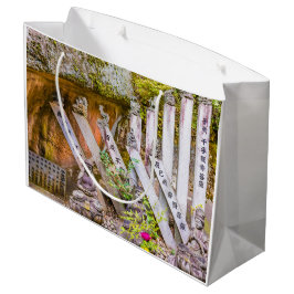 Buddha-Statuen am Senko-ji-Tempel Große Geschenktüte