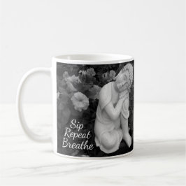 Buddha Trinke Atme Wiederhole – Schwarze Weiße Bes Kaffeetasse