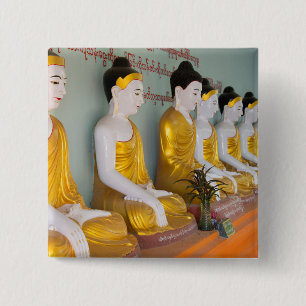 Buddhastatuen in Umin Thounzeh Button