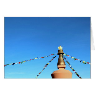 Buddhistische Duma mit Gebetsfahnen