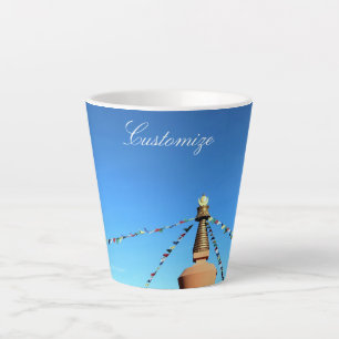 Buddhistische Duma mit Gebetsfahnen Thunder_Cove Milchtasse