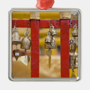buddhistische Glocken am Doi Suthep-Tempel Ornament Aus Metall
