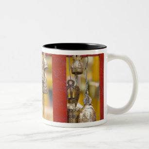 Buddhistische Glocken im Doi Suthep Tempel Zweifarbige Tasse