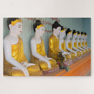 Buddhistische Statuen in Umin Thounzeh Puzzle