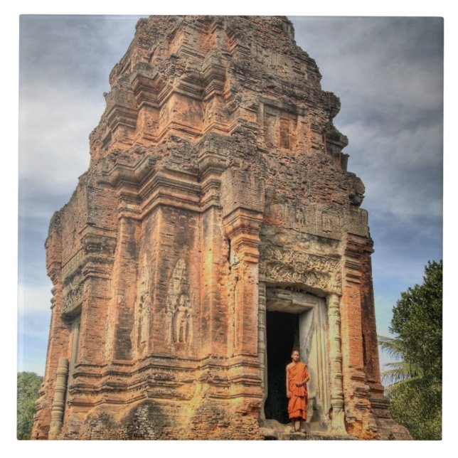 Buddhistischer Mönch steht im Eingangsbereich eine Fliese (Vorderseite)