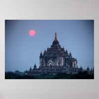 Buddhistischer Tempel bei Sonnenuntergang