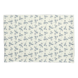 Budding Blue Branches auf Creme - nahtloses Muster Kissenbezug