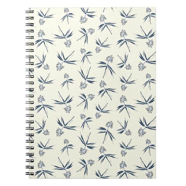 Budding Blue Branches auf Creme - nahtloses Muster Notizblock (Vorderseite)