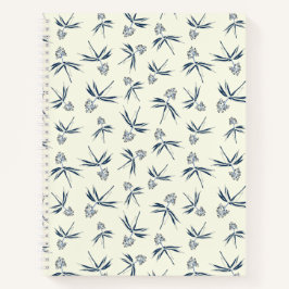 Budding Blue Branches auf Creme - nahtloses Muster Notizbuch