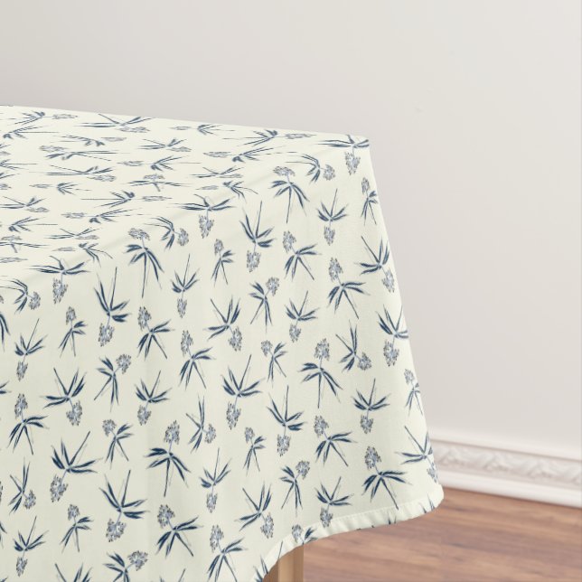 Budding Blue Branches auf Creme - nahtloses Muster Tischdecke (Beispiel)