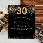 Budget 30. Geburtstag Schwarzes Gold Glitzer Einla<br><div class="desc">Ein modernes,  stilvolles und glamouröses Party zum 30. Geburtstag. Ein schwarzer Hintergrund mit Glitzer aus Imitaten. Der Name ist mit einem modernen goldfarbenen handgeschriebenen Stilskript geschrieben. Personalisieren Sie Ihre Party-Daten und fügen Sie sie hinzu. Nummer 30 wird mit einem Schriftart im Ballonstil geschrieben,  Skript.</div>