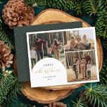 Budget 3 Foto Collage Arch Frohe Weihnachtsfeier F<br><div class="desc">Machen Sie Erinnerungen unvergesslich mit unserer preiswerten Holiday Foto Card. Eine wunderschöne 3-Foto-Collage mit einem Bogenüberlagerungsstück auf dem links, in Imitaten mit Goldfolien-Schrift "Frohe Weihnachten" verziert. Personalisieren Sie es mit Ihrem Familiennamen und Jahr in einem eleganten, minimalistischen Schriftart. Dreh es auf, um einen reichen grünen Hintergrund mit Imitaten goldenen Polka-Punkte...</div>