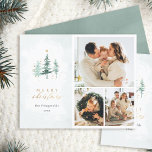 Budget Aquarellbäume 3 Foto Collage Weihnachten<br><div class="desc">Mit unserer Weihnachtskarte für das Foto können Sie den festlichen Geist erschwinglich verteilen. Auf der rechten Seite befindet sich eine charmante Collage aus 3 Fotos, auf der links Seite befindet sich ein hellblauer Aquarell mit Aquarellbäumen, die mit goldenen Sternen und Staub geschmückt sind. "Fröhlich" in Serifenart und "Weihnachten" in schicken...</div>