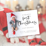 Budget Baby First Christmas Custom Foto Card<br><div class="desc">BITTE BEACHTEN SIE, dass pro Blatt eine Karte vorhanden ist. Baby First Christmas Custom Foto Card. Ein Budget Preis SMALLER 4.5" x 5.6" Flachkarte für Ihre feierlichen Grüße auf einem glänzenden SEMI GLOSS 110 lb Kartenstock (ähnlich der Dicke einer Postkarte) BITTE BEACHTEN: Der Umschlag mit dieser Karte ist etwas größer...</div>