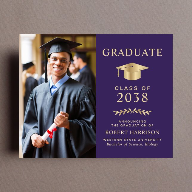 Budget Foto Lila Gold Abschluss Ankündigung (An elegant college graduation announcement to celebrate the graduate's achievements)