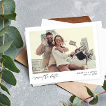 Budget Fun Mod Instant Foto Save the Date<br><div class="desc">** SATIN PAPIER IST PAPIERTHIN. AKTUALISIEREN SIE DAS PAPIER FÜR EIN BILD, KARTENPAPIER. HAT EINE OPTION FÜR ENVELOPES. *** Rette Geld für Einladungen mit dieser kleineren Einladung, die eine Option für Umschläge hat. Holen Sie Ihre Gäste mit Ihrem schicken Fun Mod, Modern Instant Foto Save the Date für Ihre Hochzeit...</div>