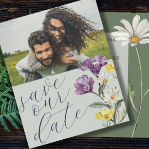 Budget-Hochzeitsankündigung mit Wildblumen-Foto