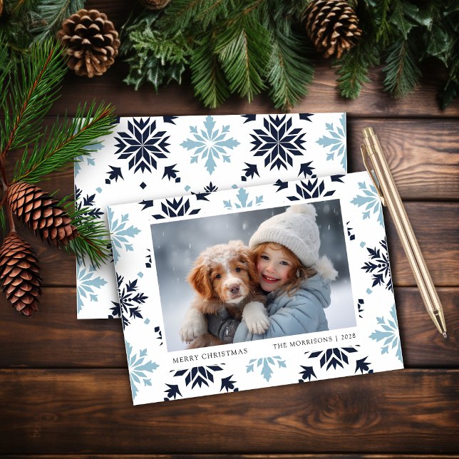 Budget Light Blue Snowflake Foto Weihnachtskarte (Von Creator hochgeladen)