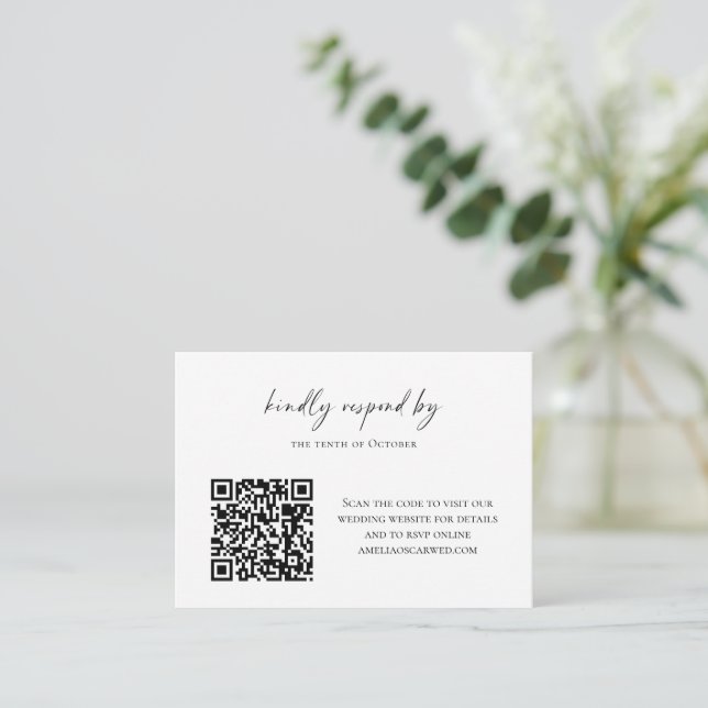 Budget-Minimalist Schwarz-Weiß-Script RSVP QR-Code Mitteilungskarte (Stehend Vorderseite)
