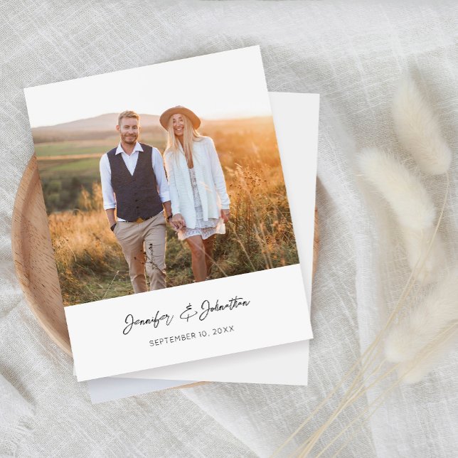 Budget Modern Chic Foto Verti W Save the Date V2 (Von Creator hochgeladen)
