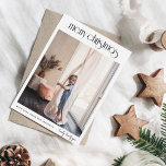Budget Moderner Deko Frohe Weihnachtsfeiertage Fot<br><div class="desc">Modernes und dennoch festliches Design mit einer Art Deko Drehung. Diese preiswerten Weihnachtskarten zeigen Ihr liebstes Foto in der Bühne mit minimalistisch vom Deko inspiriert Typografie am oberen Sprichwort "fröhliche Weihnachten". Unter dem Foto, zu den links ist Ihr Familienname in klassischen Serif-Hauptstädte, und rechts ist das Jahr in handgeschriebener Schrift....</div>