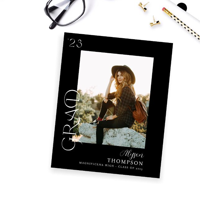 Budget Moderner GRAD Foto Abschluss - Schwarz Flyer (Von Creator hochgeladen)