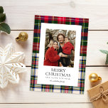 Budget Modernes Classic Tartan Kariertes Ein Foto Feiertagskarte<br><div class="desc">Die Budget Modern Classic Tartan Kariert One Foto Holiday Card zeichnet sich durch zwei kartanische karierte Muster und ein Foto in Rot-,  Grün- und Marinetönen aus.</div>