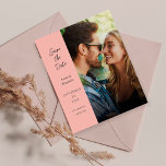Budget Modernes Foto & Side Save the Date - Rose Flyer<br><div class="desc">****** PAPIER IST DÜNN. AKTUALISIEREN SIE EIN BILDERPAPIER. ES SIND KEINE ENVELOPEN ENTHALTEN. FÜR KARTENLAGER, THICKERKARTEN, KARO DEN LINK UNTEN AUS. KARTENBESTAND, THICKERKARTEN HABEN EINE OPTION FÜR ENVELOPES ODER ENTHALTEN SIE******* Keine Umschläge, Papier Flyer-Version. Rett Geld für formelle Einladungen mit dieser Einladung. Holen Sie sich Ihre Gäste mit Ihrem modernen...</div>