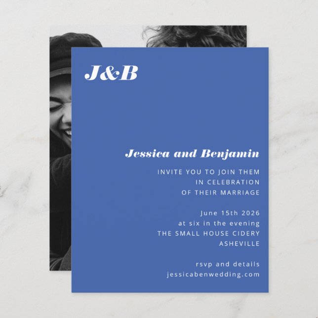 Budget Monogram Blue Foto Hochzeit Einladung (Vorne/Hinten)