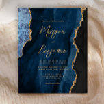 Budget Navy Blue Gold Agate Script Einladung<br><div class="desc">Diese elegante Hochzeitseinladung zeigt ein Hintergrundbild des marineblauen Aquarells mit vergoldetem Imitat-Glitzer. Der anpassbare Text kombiniert goldfarbene moderne Handschrift,  Copperplate und kursiven Schriftart. Auf der Rückseite befindet sich eine koordinierende blau-goldene und goldfarbene Raumgestaltung.</div>