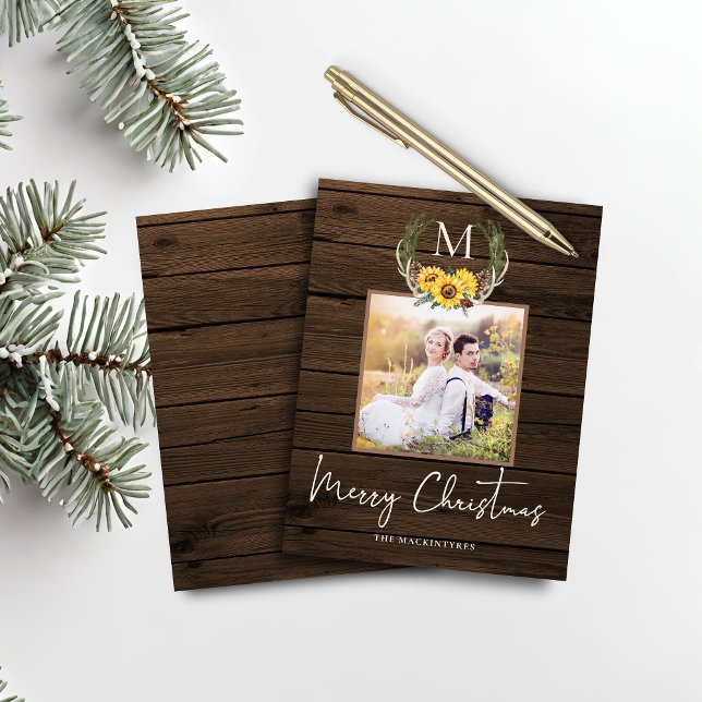 Budget Rustikales Weihnachts-Sonnenblumenmonogramm (Budget Rustic Christmas Sunflower Monogram Photo Card)