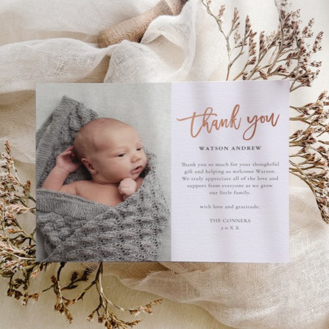 Budget Script Foto Baby Danke Karte (Modern script rose gold photo baby thank you card in lavender.)
