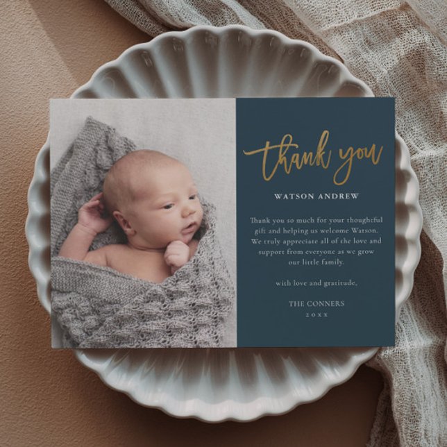 Budget Script Foto Baby Danke Karte (Modern gold script budget baby photo thank you cards.)