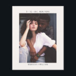 Budget Stilvolles Foto Hochzeit Speichern Sie die  Flyer<br><div class="desc">Personalisiertes, preiswertes, einfaches Stylish Modernes Cooles Elfenbein-Foto Wedding Save the Date Invitation ards mit elegantem und minimalistischem Sans-Serif-Schriftart, individuellem Foto, Pärchennamen, Absenderadresse, Hochzeitsdatum und -ort, Website Link für Einladung zu folgen, vollständig anpassbarer Hintergrund. Stellen Sie Ihre Hochzeitseinladung ein und wählen Sie die verschiedenen Hintergründe des Bildes vor und zurück, oder...</div>