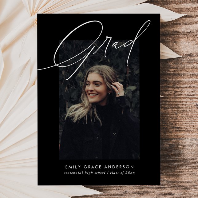 Budget Trendy Calligraphy Drei Foto Abschluss Einladung (Von Creator hochgeladen)