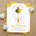 Budget Unsere kleine Honey Bee Birthday Einladung<br><div class="desc">"Unsere kleine Honigbiene." Hier können Sie den Geburtstag Ihres Kindes mit Freunden und Familie feiern. Senden Sie diese niedliche, lustige, einfache, festliche, moderne, geschlechtsneutrale, personalisierte Budget Geburtstagsfeier. Ein süßes, spielerisches visuelle einer niedlichen, kawaii, Biene mit orange-gelber Kalligraphie-Schrift überlagert einen weißen Hintergrund. Auf der Rückseite befindet sich ein hübsches, gelbes, aprikottes...</div>