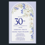 Budget White Blue Floral 30. Geburtstag Einladung<br><div class="desc">Die elegante Party Einladung des 30. Geburtstags ist mit einem Boho-Blumenbogen aus weißen Gänseblümchen und blauen Wildblumen ausgestattet. Dieser Artikel ist Teil der Sammlung Boho Arch Blue und White Floral.</div>