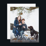 Budget Wir sind Verlobt Minimalistisch V Foto<br><div class="desc">** SATIN PAPIER IST PAPIERTHIN. AKTUALISIEREN SIE DAS PAPIER FÜR EIN BILD, KARTENPAPIER. HAT EINE OPTION FÜR ENVELOPES. *** Rette Geld für Einladungen mit dieser kleineren Einladung, die eine Option für Umschläge hat. Schicken Sie uns einen Feiertagsjubiläum und eine Verlobung mit Ihren We're Verlobt Minimalistisch V Foto Holiday oder Weihnachtskarten/Flyern....</div>