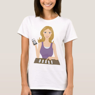 Budgetierende Frau mit Taschenrechner Persönliche T-Shirt