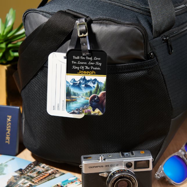 Buffalo am Fluss im Gebirgsblick Gepäckanhänger (Vorderseite & Rückseite)