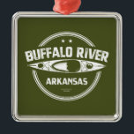 Buffalo River, Arkansas Ornament Aus Metall<br><div class="desc">Der Buffalo National River fließt 135 Meilen frei und ist einer der wenigen verbliebenen Flüsse in den unteren 48 Staaten. Dieses großartige Design hat einen Kajak in bedrücktem Text.</div>