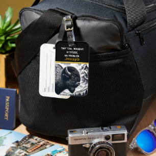 Buffalo Roaming by Snowy Mountains Gepäckanhänger
