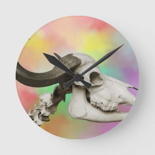 Buffalo Skull auf einem Aquarellbild Runde Wanduhr