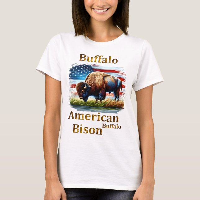 Buffalo Stehend auf Grasfeld mit amerikanischer Fl T-Shirt (Vorderseite)
