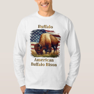 Buffalo Stehend vor amerikanischer Flagge T-Shirt