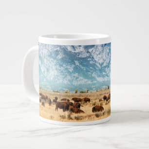 Buffalo Unterhalb des Grand Teton Mountains Jumbo-Tasse