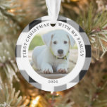 Büffel-karierte erste WeihnachtsFoto-Verzierung Ornament<br><div class="desc">Karierter Hintergrund des Büffels mit kundenspezifischem Foto und Zeichen "erstes Weihnachten mit meiner Familie",  dieses mal denkwürdig zu machen. Fertigen Sie es mit ausgewählten Fotos Ihrer Wahl,  Jahres und Monogramms besonders an,  um es eine spezielle Verzierung auf Ihrem Stammbaum zu machen</div>