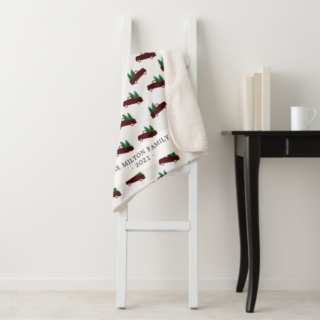 Büffel karierter Truck Weihnachtsbaummonogramm Sherpadecke (Beispiel)