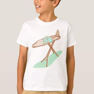 Bügeleisen und -brett, Hausarbeit T-Shirt
