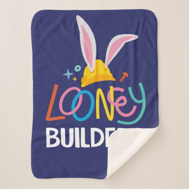 BUGS BUNNY BUILDERS™| Gestapelte Hard-Hat-Logos Sherpadecke (Vorderseite)